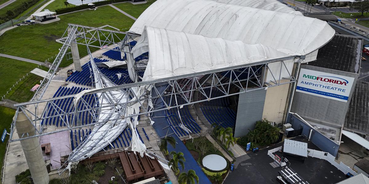 A tampai MidFlorida Amphitheater tetejét félig letépte a hurrikánnal érkező szél