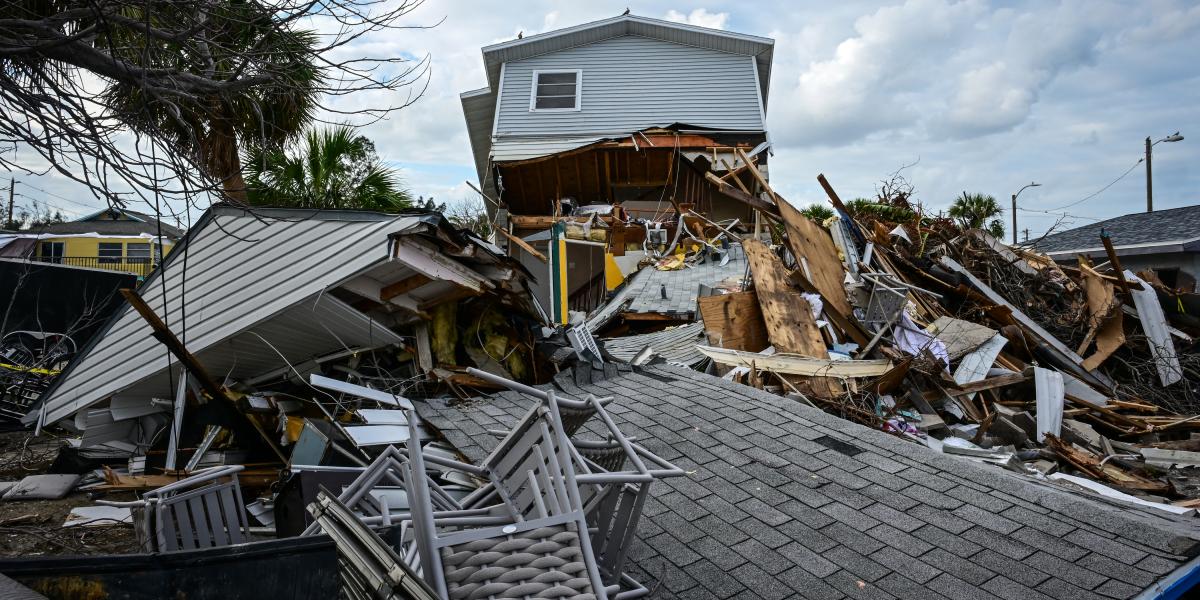 Megrongálódott lakóépület a floridai St. Pete Beach-en, miután a Milton hurrikán végigsöpört a térségen