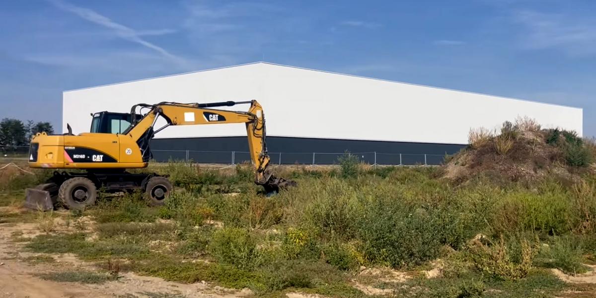 A leendő oltóanyag­gyár épülete. „További előkészítési, tervezési folyamatok”