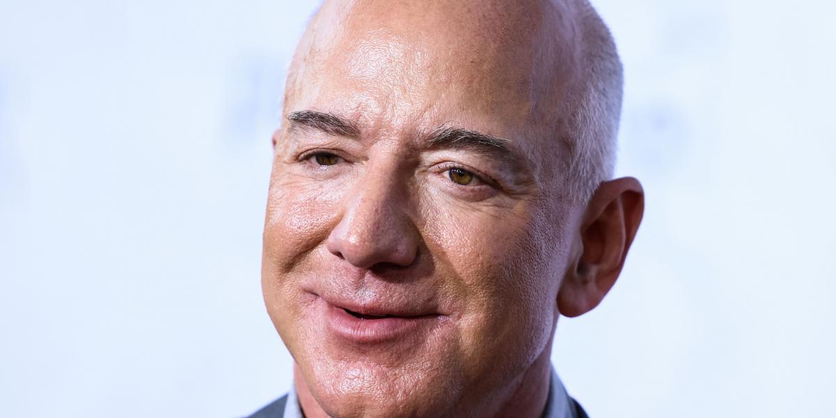 Jeff Bezos laptulajdonos csaknem fél évszázados hagyományt rúgott fel