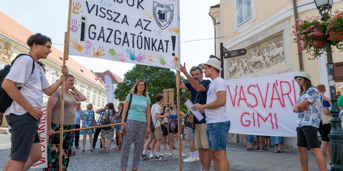 Az oktatás állapotával és az átalakításokkal nem csak a diákok elégedetlenek