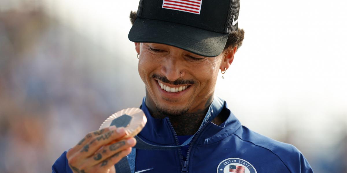 Nyjah Huston amerikai gördeszkázó Párizsban a bronzérmével 2024. július 29-én 