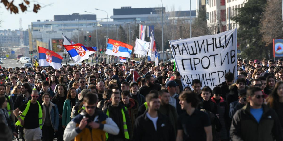 A diákokat tapssal, innivalókkal és élelemmel fogadják a településeken, ahol áthaladnak