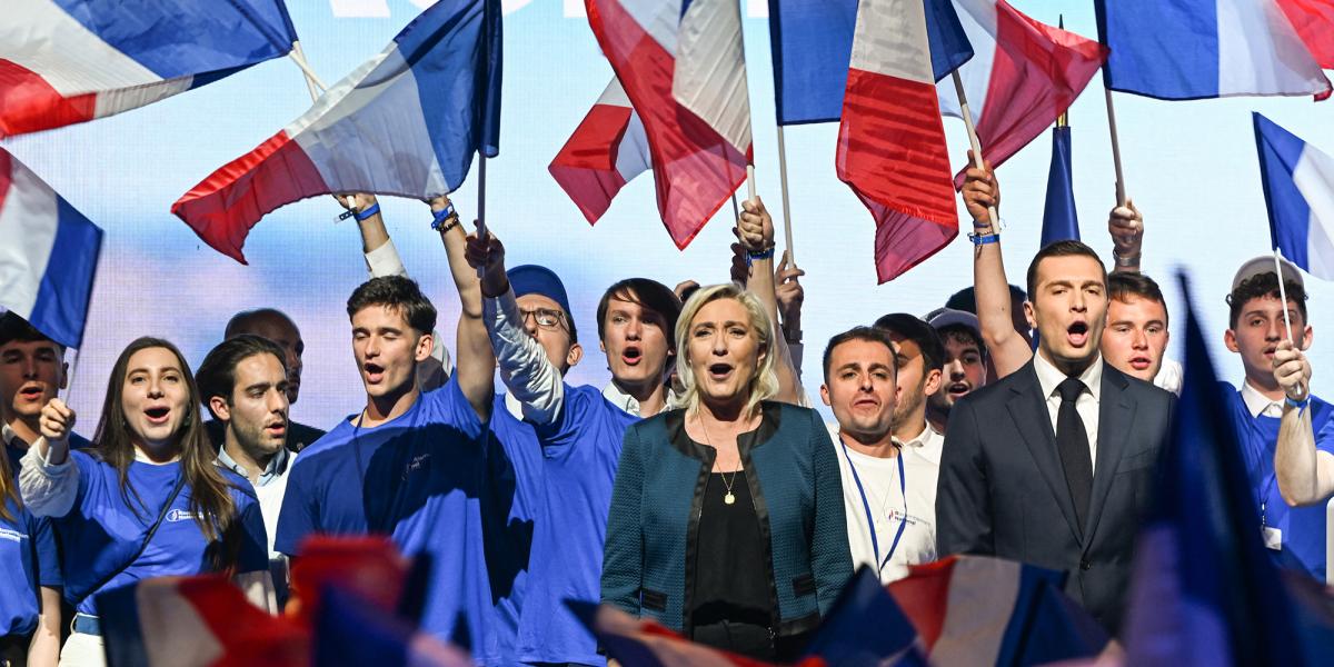 Marine Le Pen és
Jordan Bardella,
a Nemzeti
Tömörülés két
vezetője a tavalyi
EP-választási
kampányban.
A párt az
általa kanalizált
indulatokat a
bevándorlók,
muszlimok és
más kisebbségek
ellen fordítja