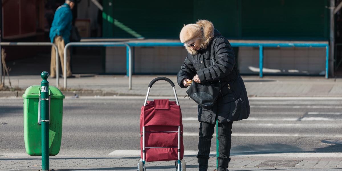 Az a csaknem 400 ezer nyugdíjas, akinek a teljes havi ellátása nem éri el a 200 ezer forintot sem, olyan keveset költhet tejre, zöldségre, gyümölcsre, hogy körülbelül 600 forintos visszatérítésre számíthat