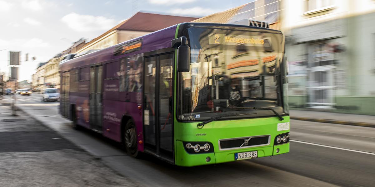 A járművek megvételéről a baranyai megyeszékhely akkori, kormánypárti vezetése döntött