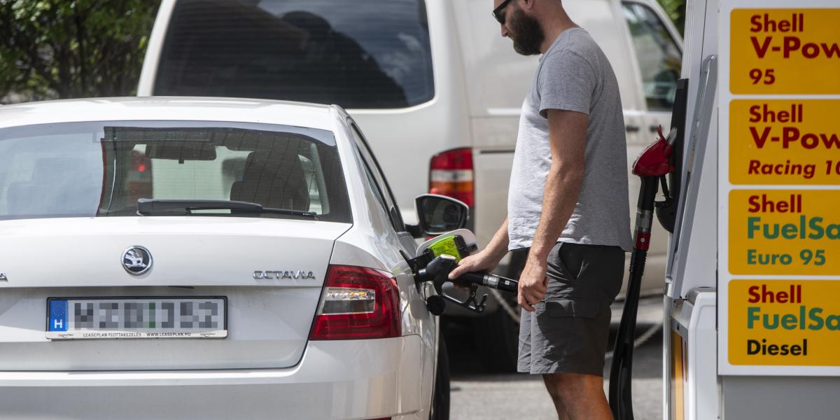 Egy autós átlagkeresetből egy évben 8 ezer litert benzint tudna venni