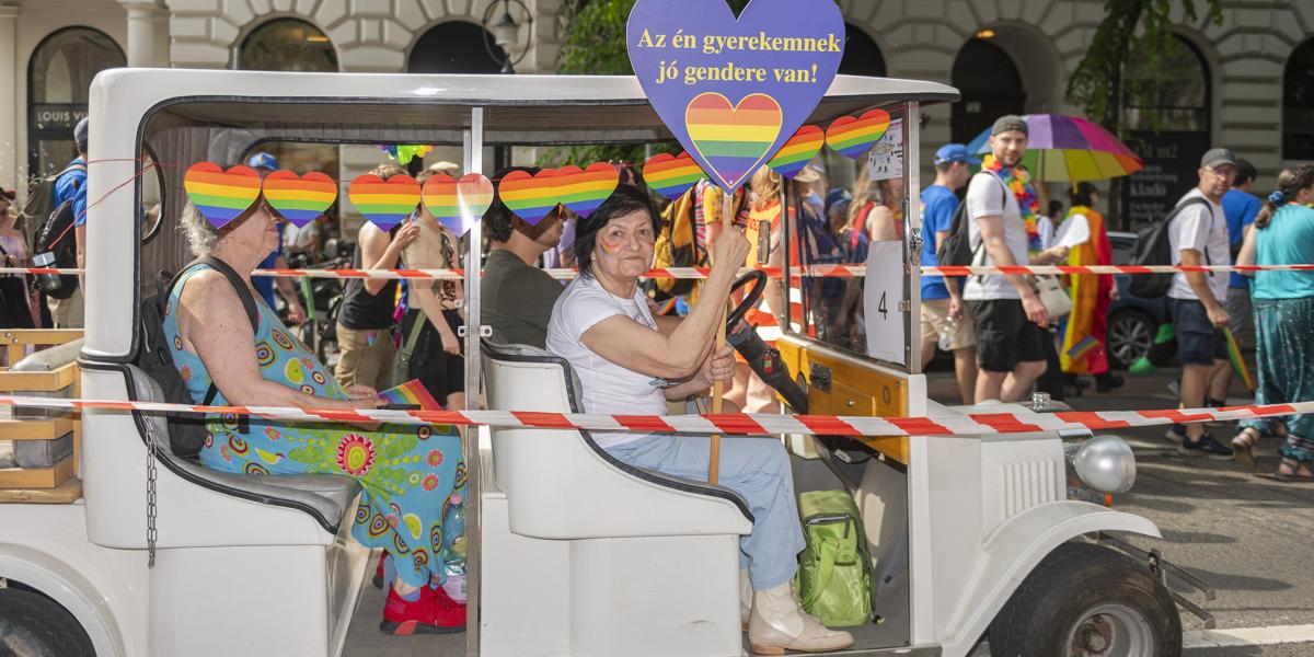 Egy édesanya egy korábbi Pride-on. Gulyás szerint ilyen nincs