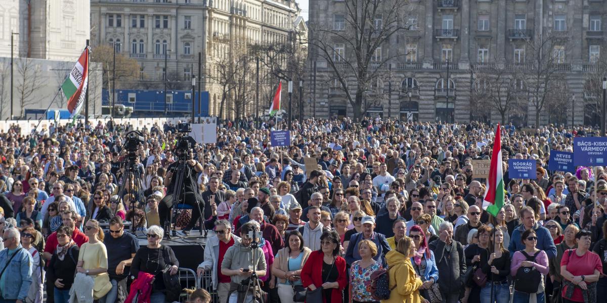 Félelmet keltenek, hogy gondolja meg mindenki, elmehet-e tüntetni