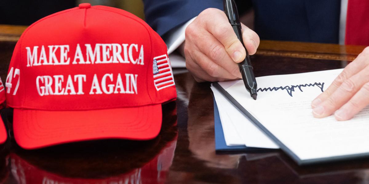 Az új adminisztráció első száz napja országszerte tiltakozásokat váltott ki. A Washington Post friss felmérése szerint csupán a válaszadók 39 százaléka elégedett Trump politikájával