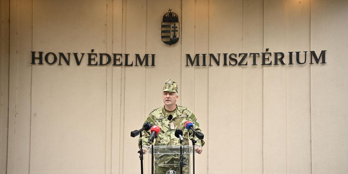 Somogyi Zoltán vezérőrnagy az újdörögdi balesetről tartott sajtótájékoztatón március 22-én 