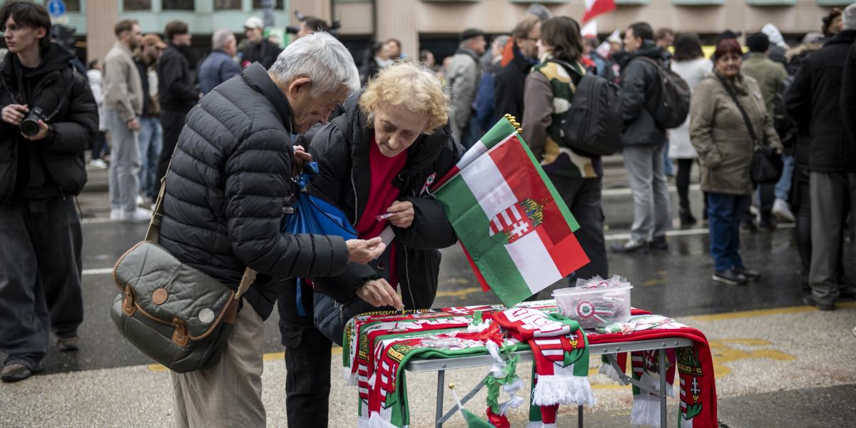 Orbán Viktor hallgatósága a március 15-i beszéde előtt 