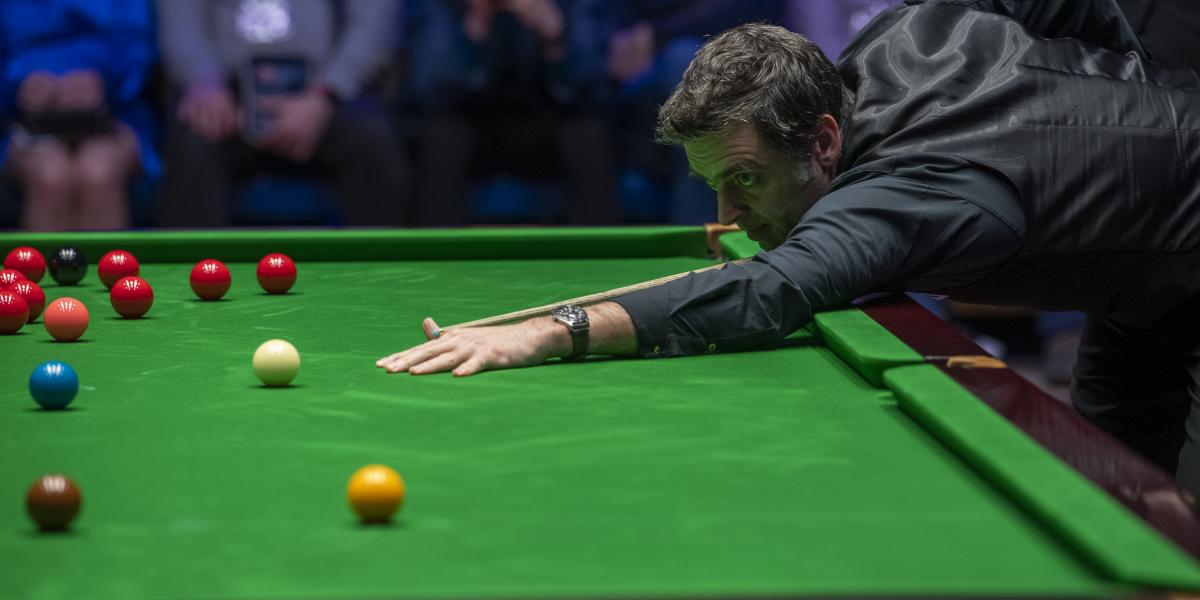 Az angol Ronnie O’Sullivan olyan a snookerben, mint Federer a teniszben, Tiger Woods a golfban, Messi és Ronaldo a fociban. Zseni. Őrült. Mágus. És roppant szeszélyes