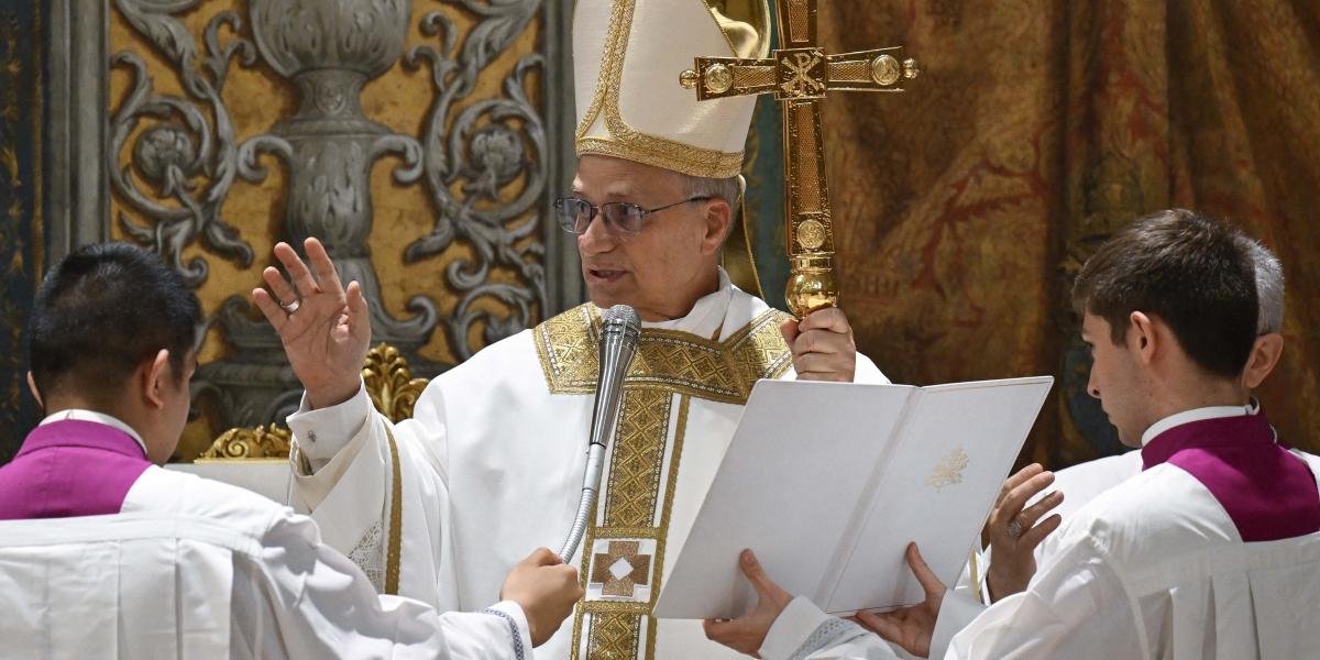 Az első XIV. Leó által celebrált pápai mise május 9-én