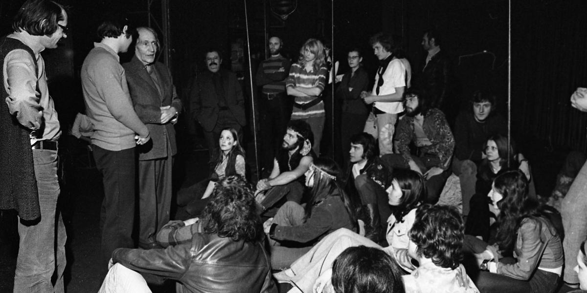 A Képzelt riport egy amerikai popfesztiválról (1973. Vgszínház, r: Marton László) igazi új hullámos előadás volt