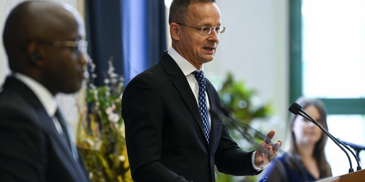 Szijjártó Péter külgazdasági és külügyminiszter és Olivier Nduhungirehe ruandai külügyminiszter tárgyalásuk után sajtótájékoztatót tart Budapesten 2025. május 12-én