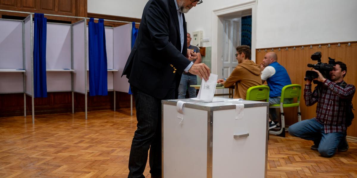 Kelemen Hunor szavaz a megismételt első fordulóban