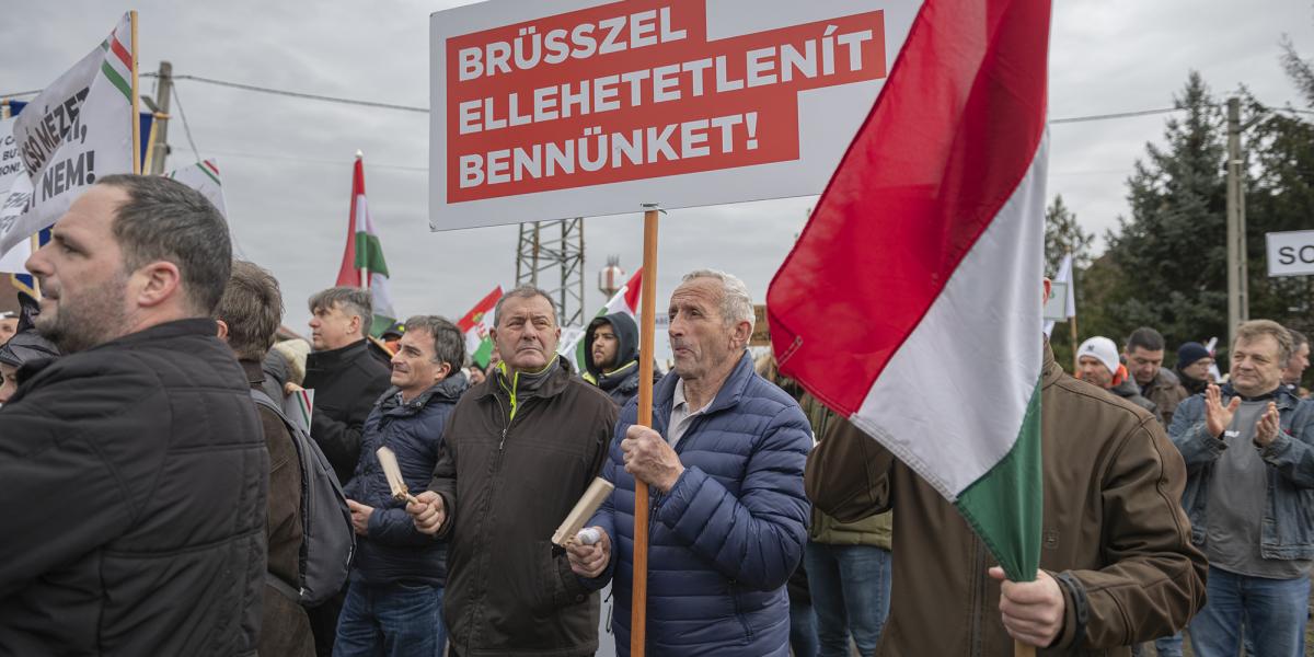 Tiltakozó gazdák Záhonyban 2024. február 9-én