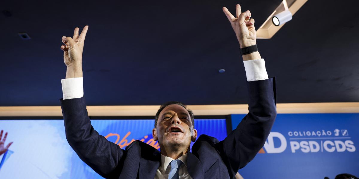 Luís Montenegro miniszterelnök ünnepli a győzelmét május 19-én 