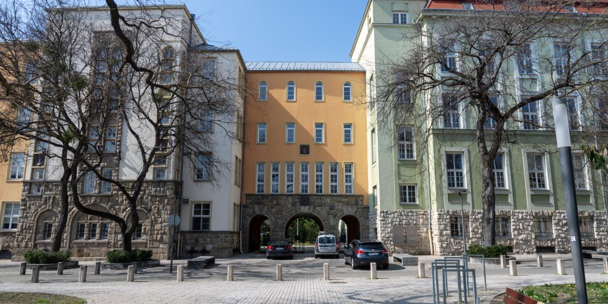 A Pécsi Tudományegyetem jogi kara. A „majdnem” jogászok szerint aggasztó a tervezet