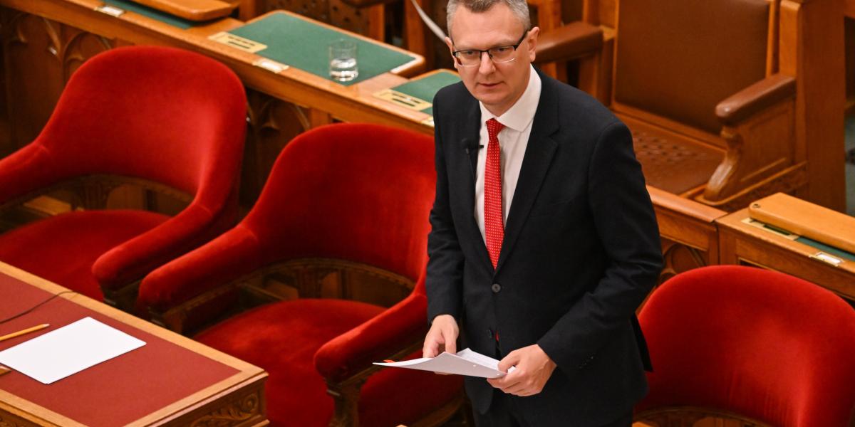 Rétvári Bence felszólal a TB-kiskönyv megszüntetéséről szóló törvényjavaslat vitájában április 30-án 
