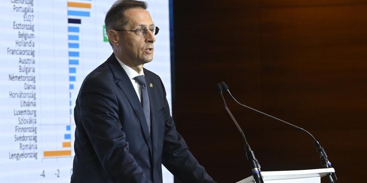 Varga Mihály, a Magyar Nemzeti Bank (MNB) elnöke előadást tart Budapesten, a Portfolio Hitelezés 2025 konferencián 2025. május 22-én.