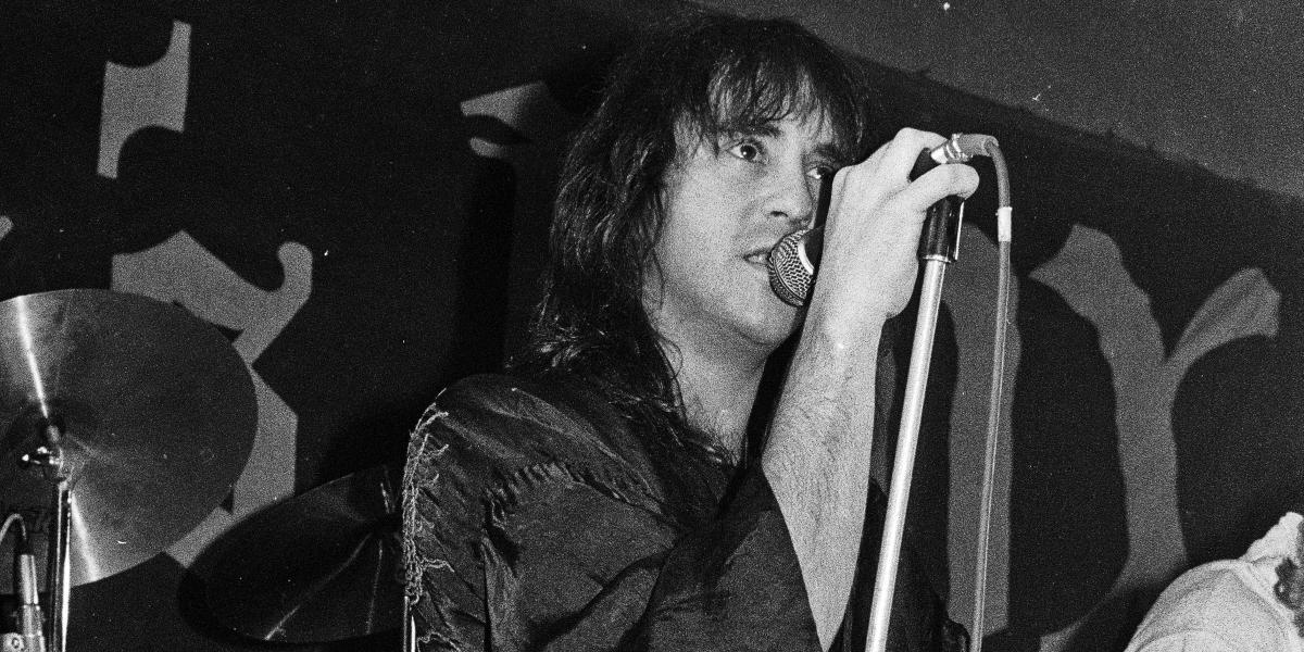 Varga Miklós egy 1984-es koncerten. Európa című dala abban az évben tűnt fel a Magyar Ifjúság slágerlistáján, s rögtön az első helyen debütált