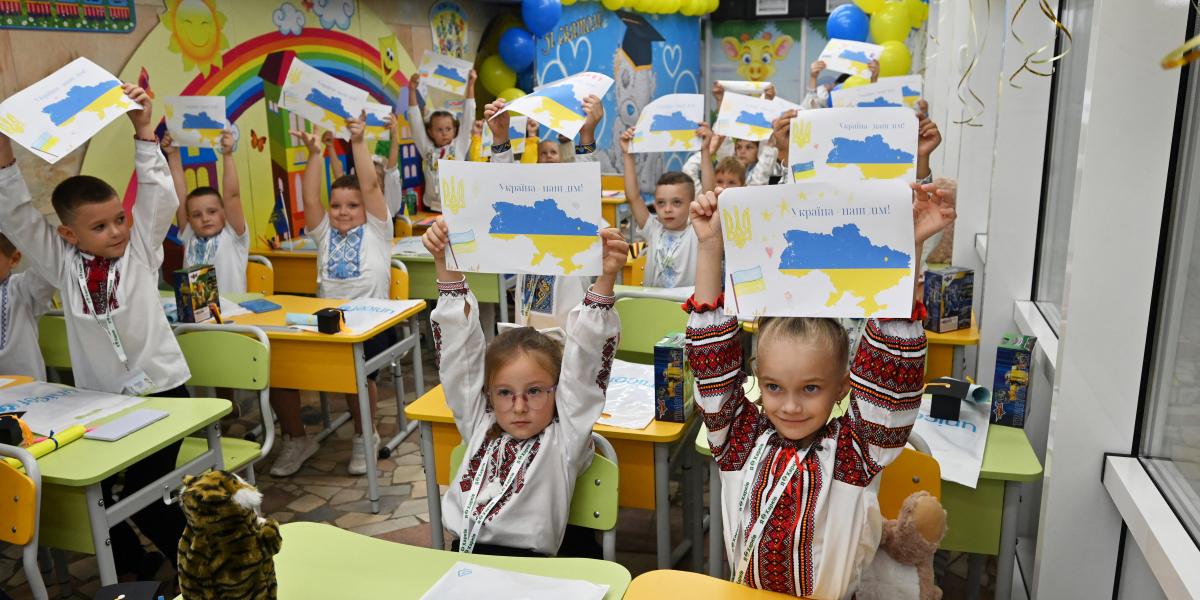 Tanévnyitó egy ukrán iskolában. Az ukránosítás, így az ukrán nyelv tanítása elsősorban a legfiatalabb nemzedéket megcélzó folyamat