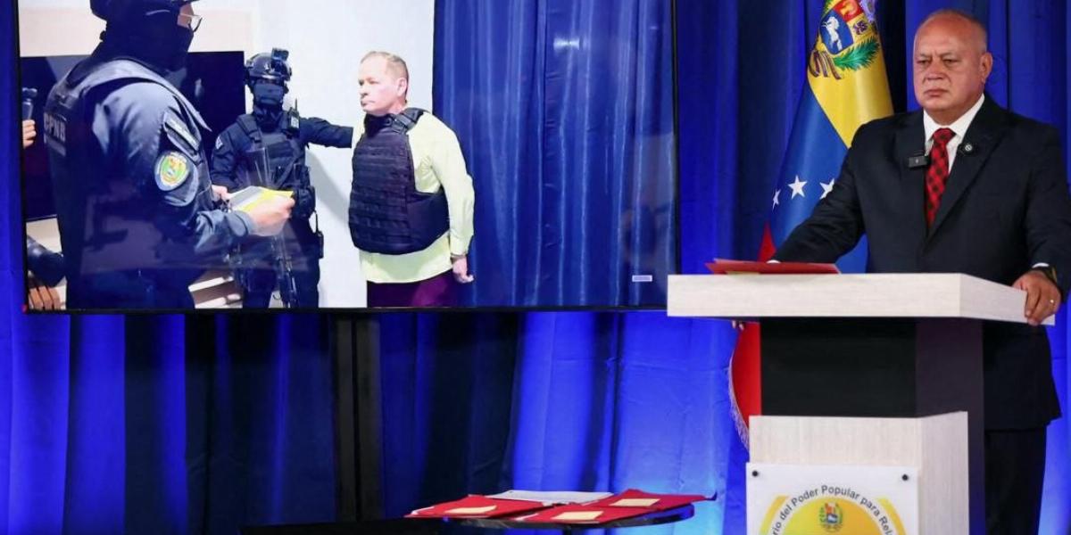 Diosdado Cabello venezuelai belügyminiszter sajtótájékoztatója