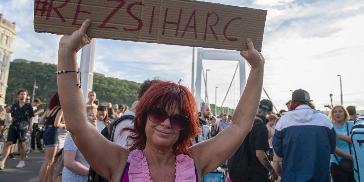 A társadalom egy jelentős része évek óta tudja, hogy a rezsiharc nem más, mint kormánypropaganda