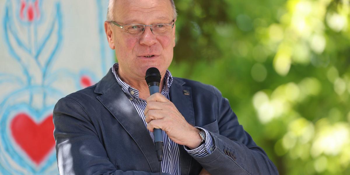 A közigazgatási és területfejlesztési miniszter ősszel jelentette be a programot, ami az adóbevétel többletének elvételét jelentette