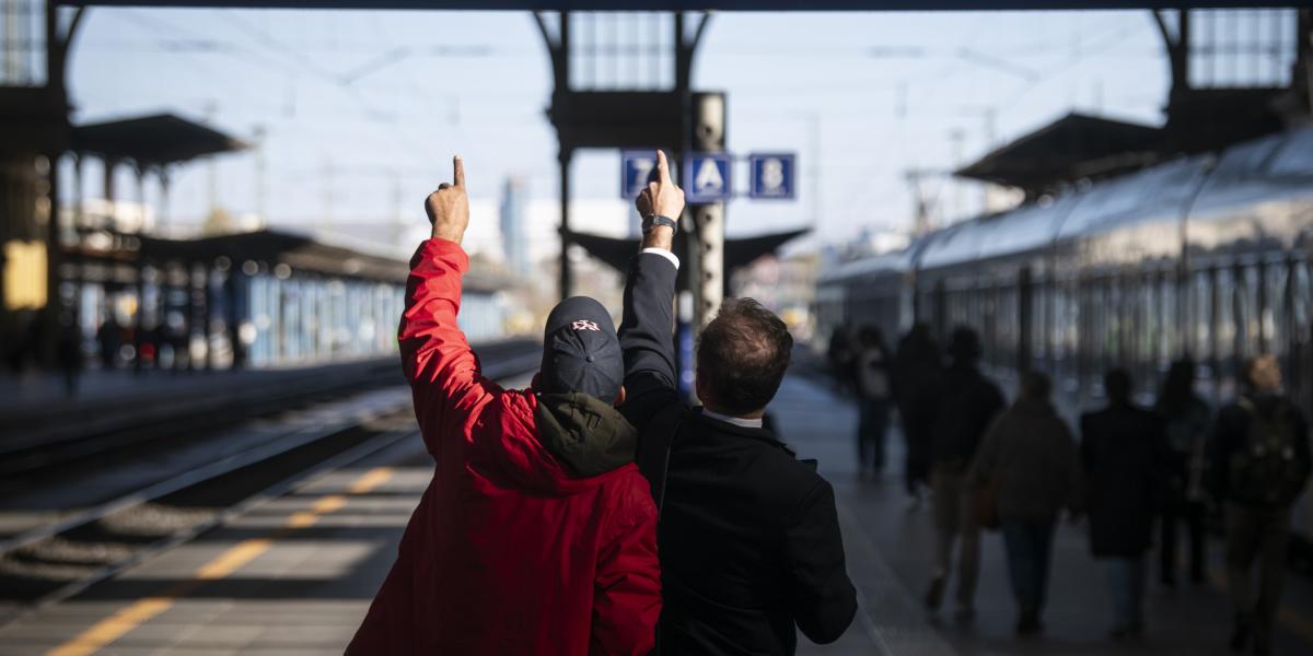 Utasforgalom a Keleti pályaudvaron. 2024. november