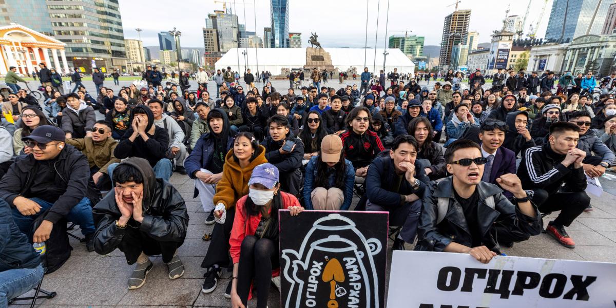Oyun-Erdene Luvsannamsrai, Mongólia miniszterelnök lemondásáért tüntetnek 2025. május 20-án