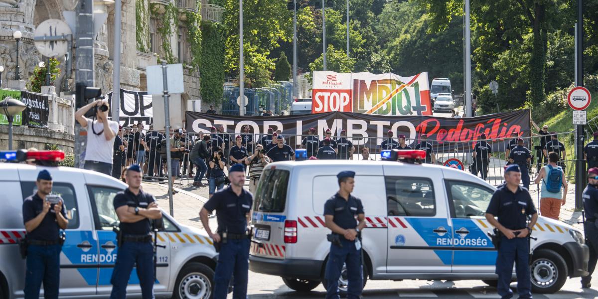  A rendőrség igyekszik megakadályozni, hogy az LMBTQ-emberek jogainak védelmét célzó rendezvény „Pride-dá alakuljon”