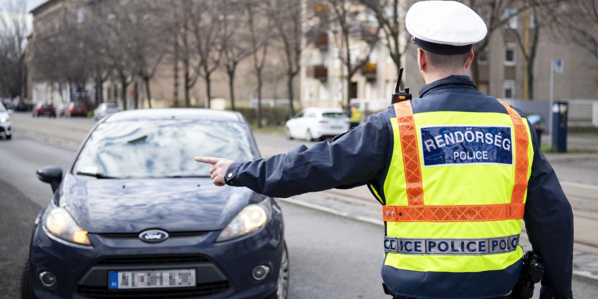 Tizenegy keresett személyt és egy ittas sofőrt kaptak el a rendőrök