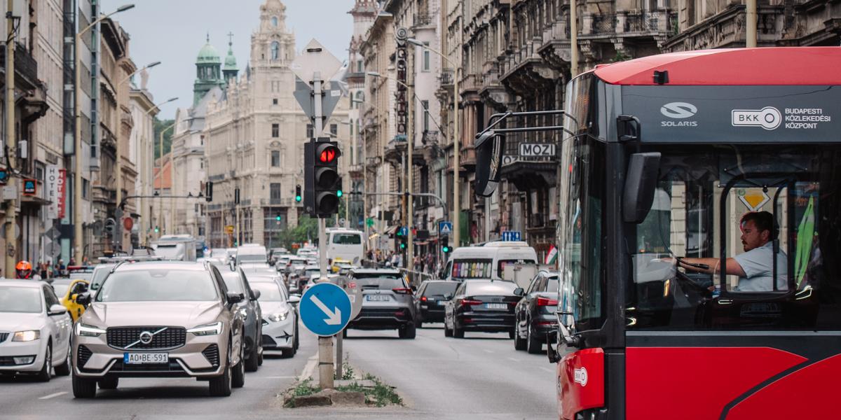 A főváros
végleg elveszíti a trolivásárlásra ígért, de soha meg nem kapott 11 milliárd forintnyi uniós forrást is
