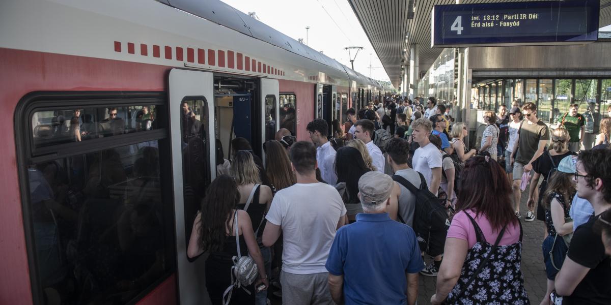 Továbbra is gyakoriak a tömegjelenetek 