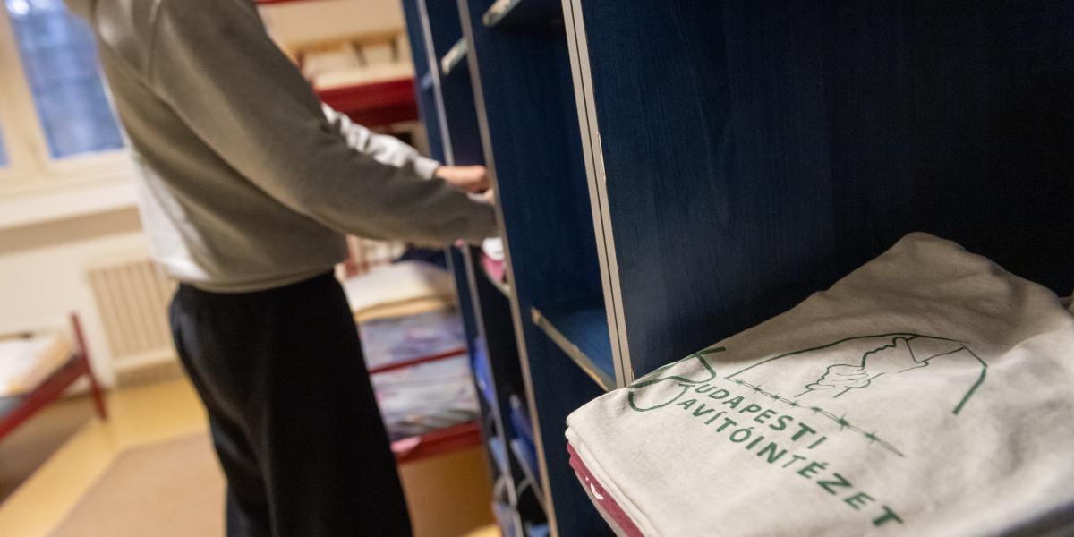 A jelek szerint több dolgozónak is meg kellett volna buknia az átvilágításon, mégis átmentek az ellenőrzésen