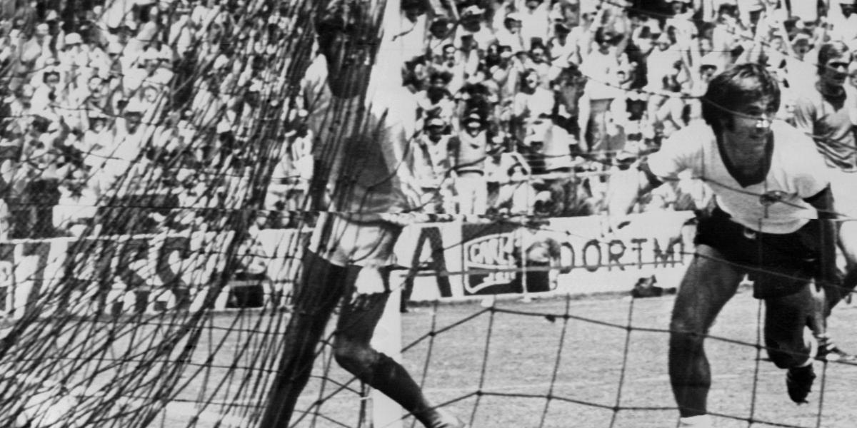 A győztes német gól, melyet Gerd Müller
(jobbra) a hosszabbításban lőtt be
az angol Peter Bonetti (balra) kapujába