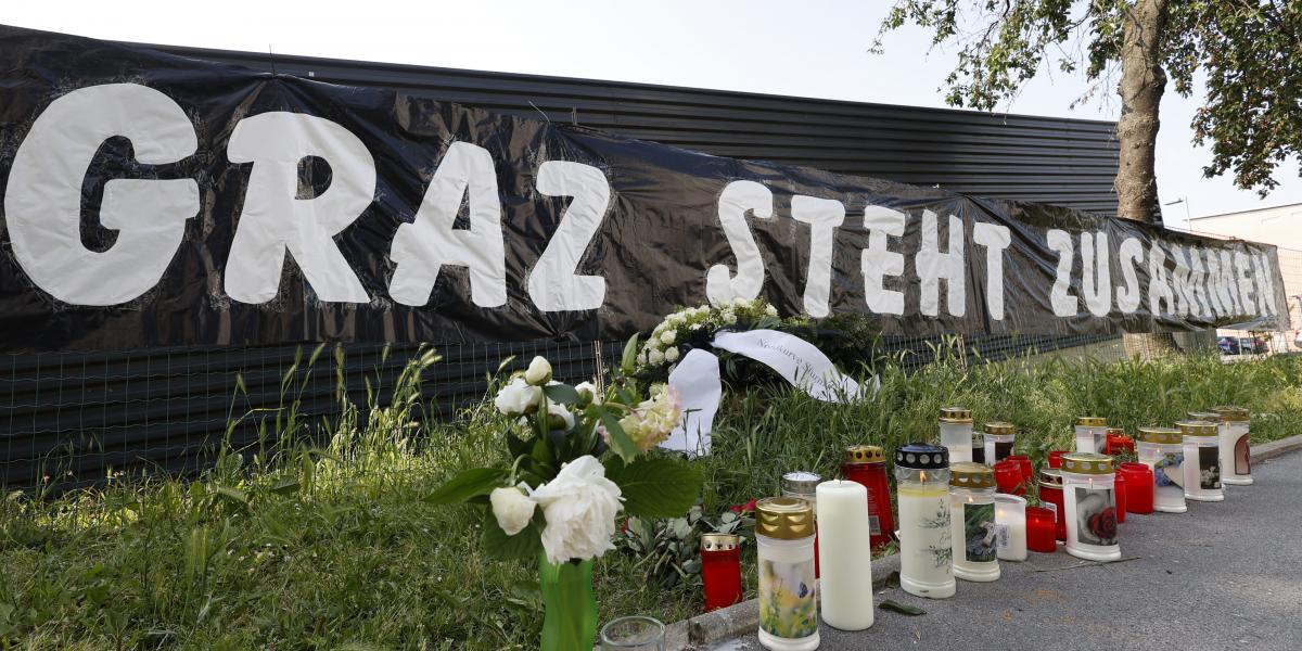 A „zusammen”
lett az elmúlt
napok legfontosabb
szava,
a politikusoktól
az orvosokon át
az iskolaigazgatókig
mindenki
belefoglalta a
mondandójába