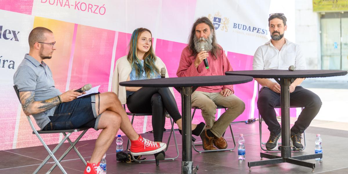 A tudományos kommunikációnak el kell engednie az állandó szakzsargont. Tuboly Ádám Tamás tudományfilozófus, Molnár Janka Sára fizikus, Sudár Balázs történész és Kemenesi Gábor virológus a 96. Ünnepi Könyvhéten