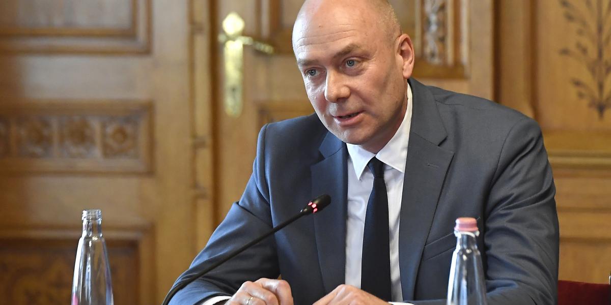 Az AB-taggá választott Kozma Ákos ombudsmanként nem ment szembe a kormánnyal