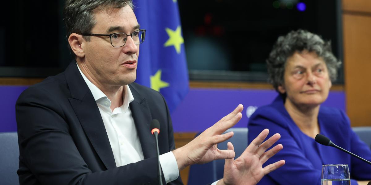 Karácsony Gergely Strasbourgban Tineke Strik EP-képviselővel, az Állampolgári Jogi, Bel- és Igazságügyi Bizottság tagjával 2025. július 9-én 