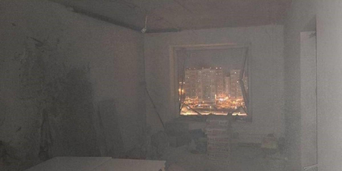 A dróntámadásban megsérült egy moszkvai lakás belseje. 