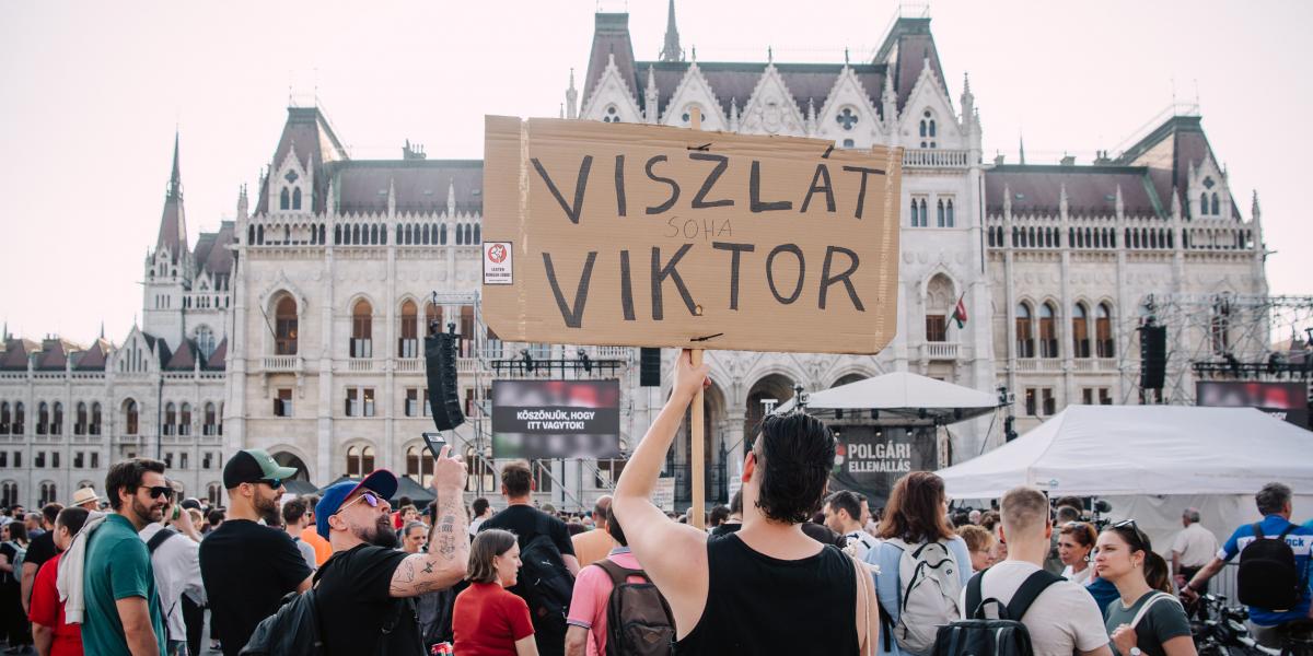 Akár jobbról nézzük, akár balról, a jelenlegi rendszer leváltásához kétharmados parlamenti többség kell, nem lehet gyenge pártokra szavazni