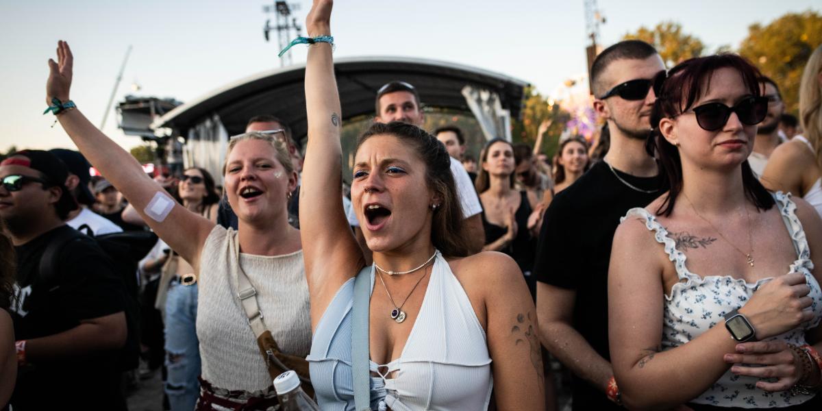 Fesztiválozók a Szigeten vasárnap a fesztivál ötödik napján