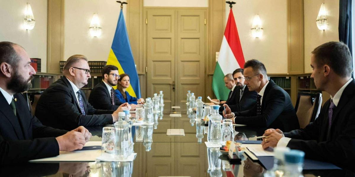Szijjártó Péter hivatalában fogadta Tarasz Kacskát, az Európa és az euró-atlanti integráció ügyeiért felelős ukrán miniszterelnök-helyettest szeptember 11-én 