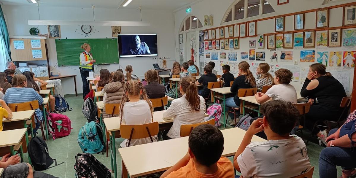 A civil drogmegelőzés helyét a rendőrségi prevenciós programok vették át az iskolákban