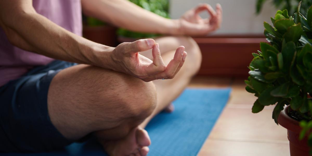 A jógázás csak kívülről nézve tűnik könnyed reggeli tornának