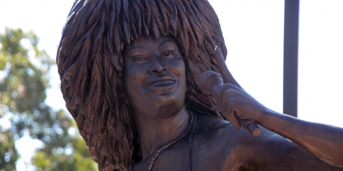 Tina Turner szobra a közösségi médiában napokon belül vicc tárgya lett